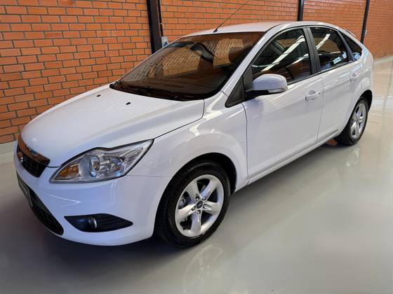 FORD FOCUS 2.0 GLX 16V FLEX 4P MANUAL FORD FOCUS 2.0 GLX 16V FLEX 4P MANUAL